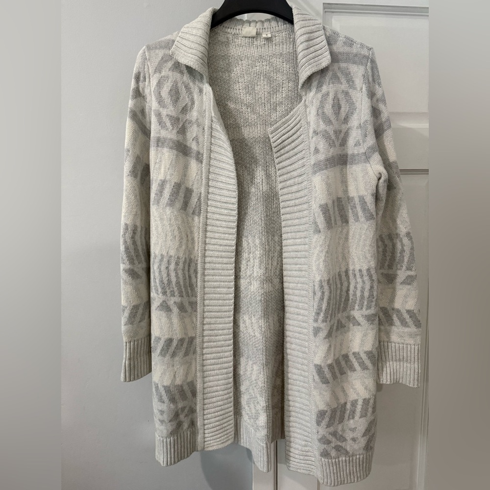 GAP Geometric Gray and Cream Cardigan